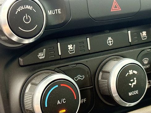 Used 2022 RAM 1500 Laramie AWD/4WD image 19