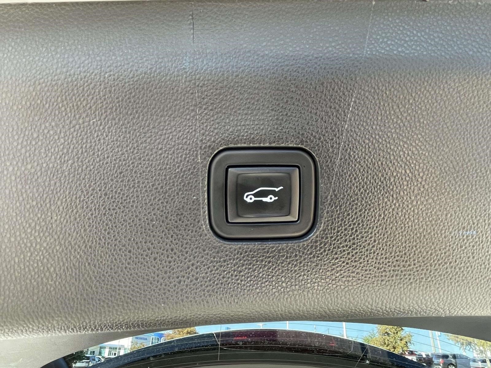 Used 2021 Buick Enclave Essence w/ Sound and Sites Package FWD image 9