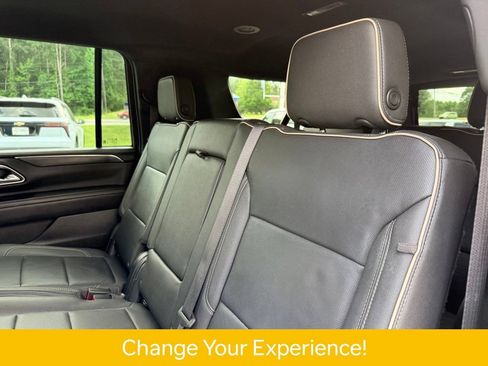 Used 2023 GMC Yukon XL SLT AWD/4WD image 17