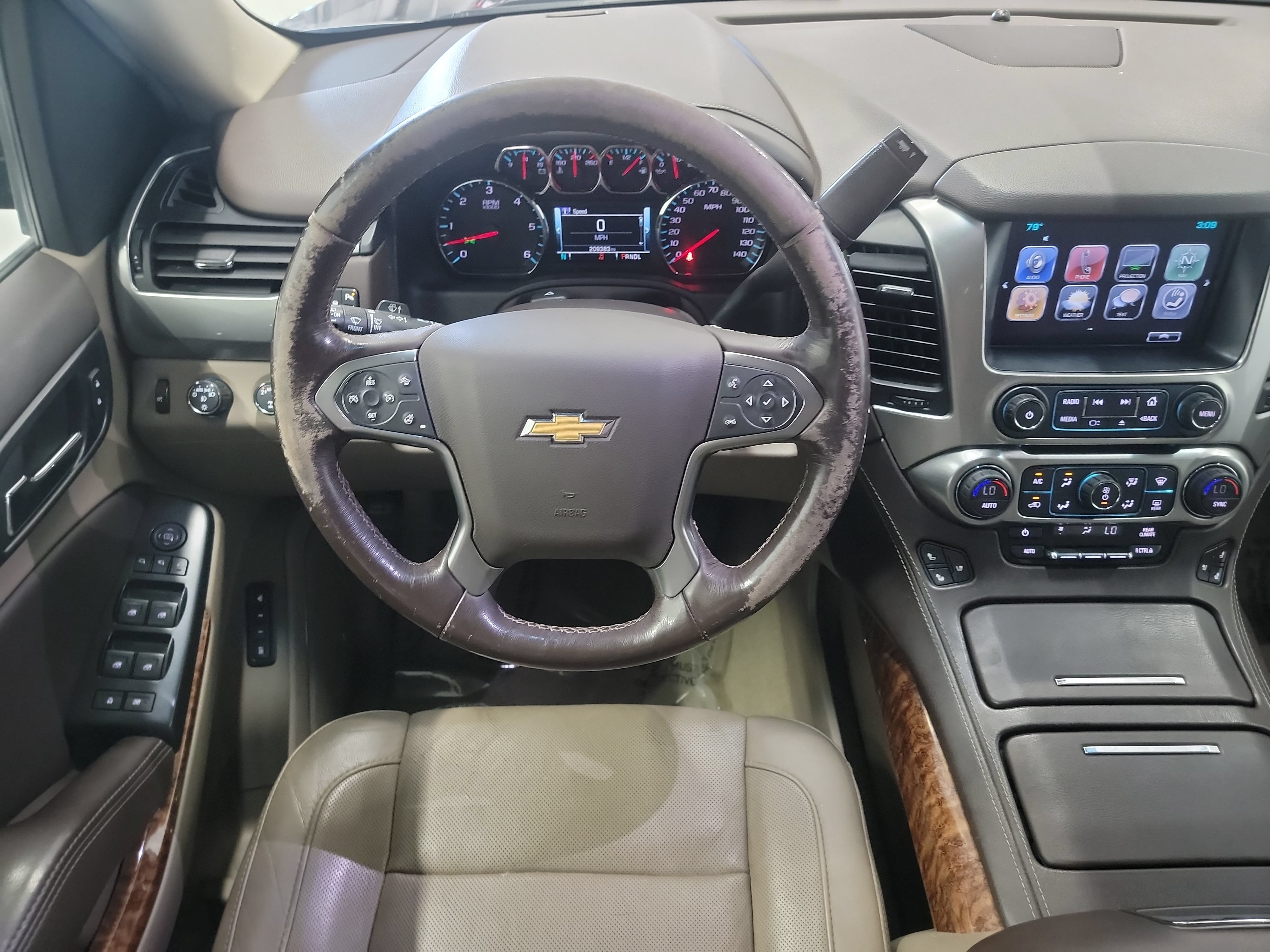 Used 2018 Chevrolet Suburban Premier AWD/4WD image 16