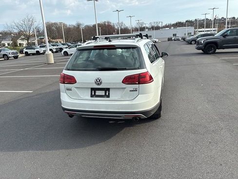 Used 2017 Volkswagen Golf Alltrack SEL image 9