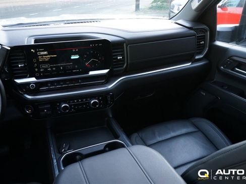 Used 2024 GMC Sierra 3500 SLT w/ SLT Premium Package image 21