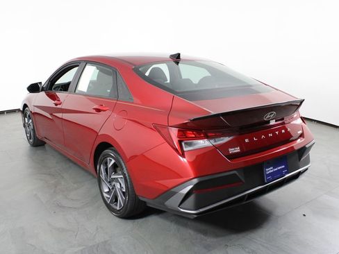 Certified 2025 Hyundai Elantra SEL image 4