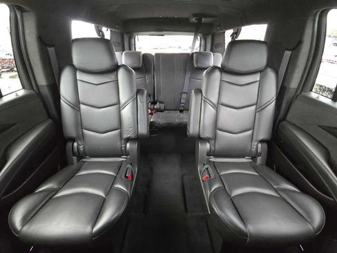 Used 2019 Cadillac Escalade ESV Platinum image 18