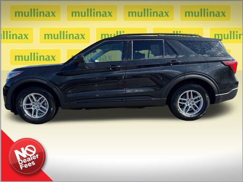 New 2026 Ford Explorer Active w/ Active Comfort Package image 2