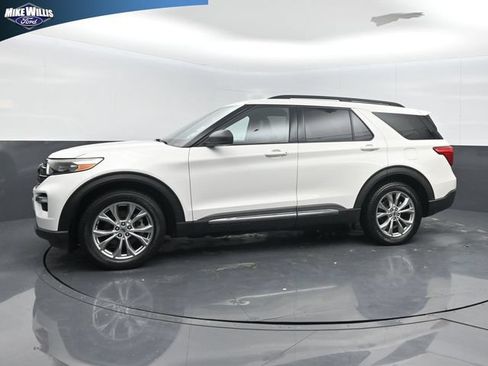 Used 2020 Ford Explorer XLT w/ Equipment Group 202A RWD image 4