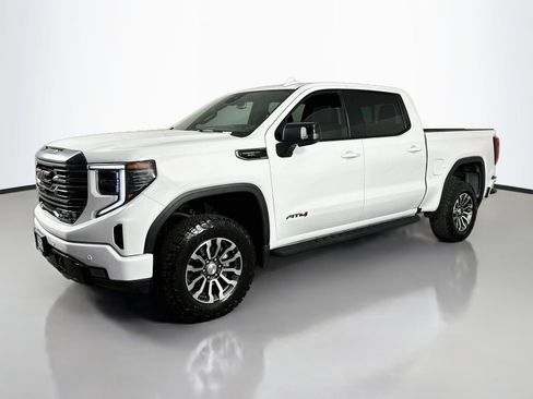 Used 2022 GMC Sierra 1500 AT4 w/ AT4 Premium Package AWD/4WD image 3