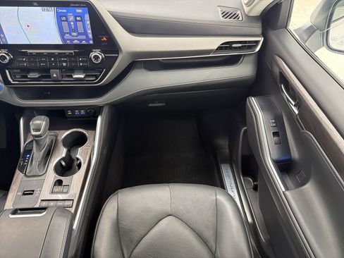 Used 2022 Toyota Highlander Limited AWD/4WD image 28