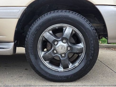 Used 2006 Toyota Land Cruiser image 40