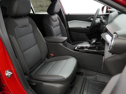 New 2026 Chevrolet Trax LT w/ LT Convenience Package FWD image 28