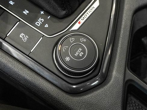 Used 2018 Volkswagen Tiguan SEL w/ 3rd Row Seat Package AWD/4WD image 25