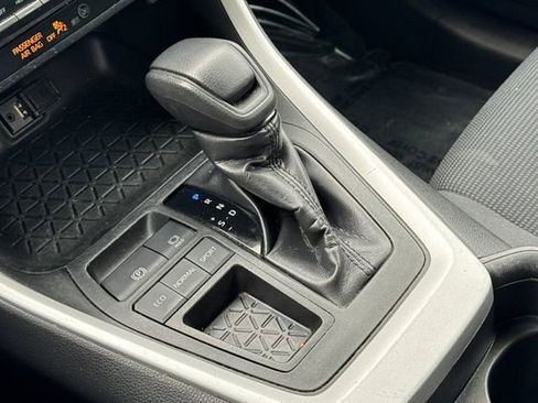 Certified 2019 Toyota RAV4 LE image 24