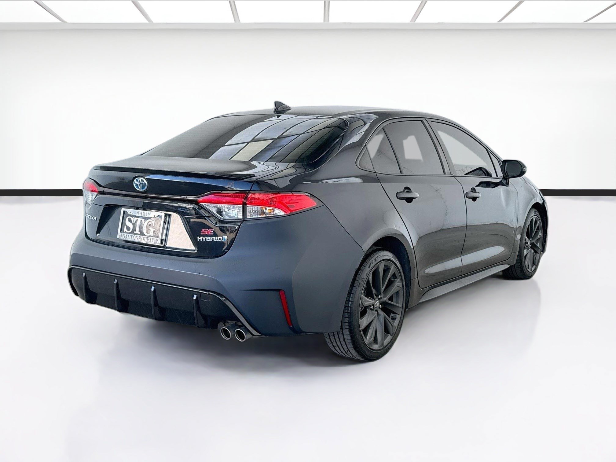 Used 2023 Toyota Corolla SE w/ SE Package FWD image 4