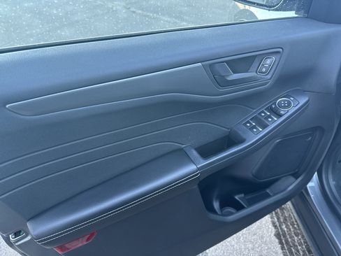 Used 2023 Ford Escape Active image 9