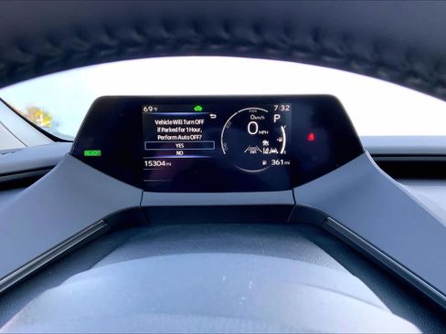 Used 2025 Toyota Prius LE FWD image 25