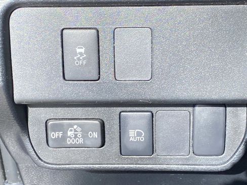 Used 2020 Toyota Tacoma SR5 AWD/4WD image 18