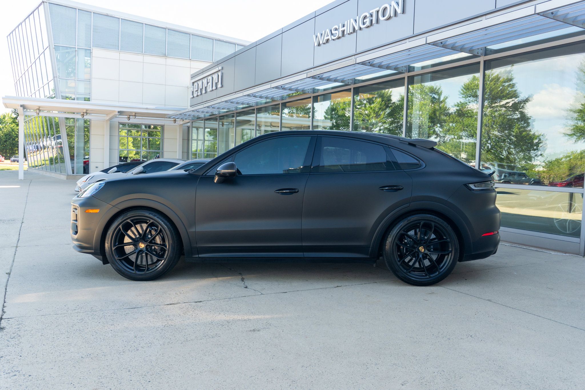 Used 2024 Porsche Cayenne Turbo GT AWD/4WD image 2