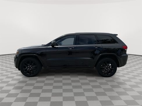 Used 2020 Jeep Grand Cherokee Altitude AWD/4WD image 3