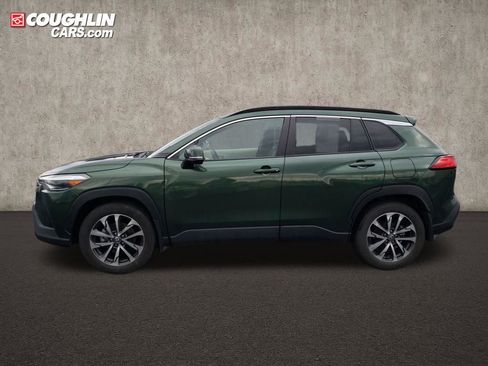 Used 2023 Toyota Corolla Cross XLE w/ Convenience Package image 2