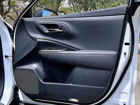 Used 2025 Toyota Crown Signia w/ Advanced Technology Package image 29