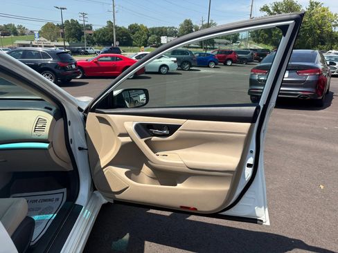 Used 2015 Nissan Altima 2.5 SV FWD image 25