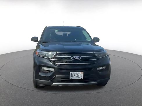 Used 2024 Ford Explorer XLT w/ Equipment Group 202A image 3