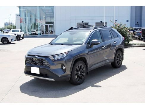 Used 2019 Toyota RAV4 Limited FWD image 3