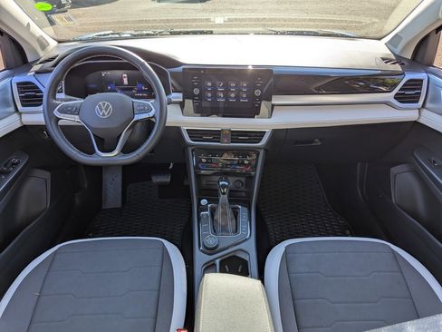 Used 2025 Volkswagen Taos SE w/ Panoramic Sunroof Package image 24