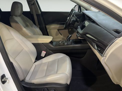 Used 2021 Cadillac XT4 Luxury w/ Driver Awareness Package FWD image 22