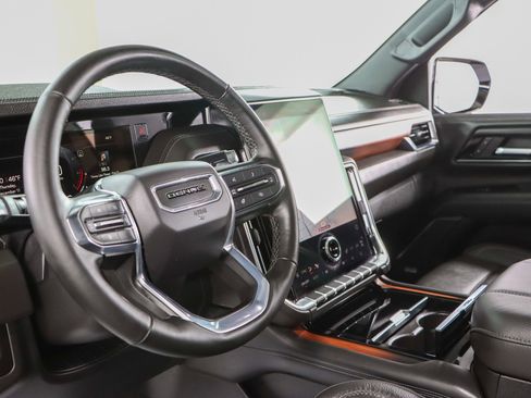 Used 2025 GMC Yukon Denali image 26