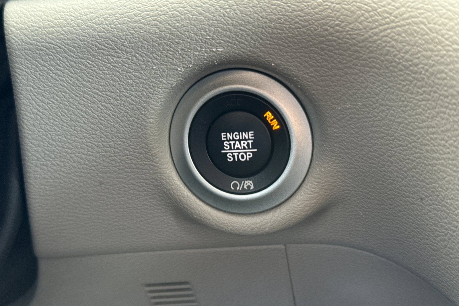 Used 2022 Chrysler Voyager LX FWD image 33