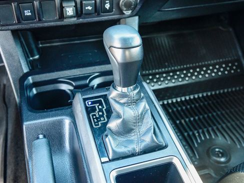 Certified 2023 Toyota Tacoma TRD Off-Road image 28