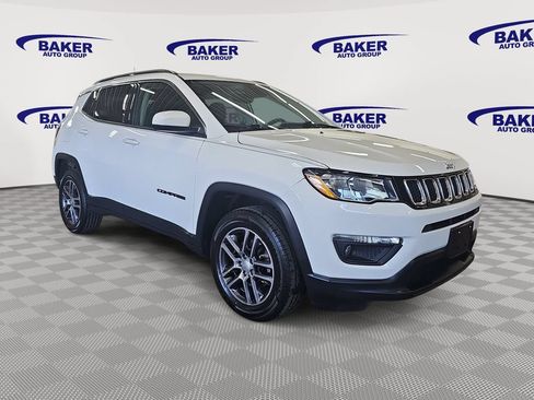 Used 2019 Jeep Compass Latitude w/ Cold Weather Group AWD/4WD image 3