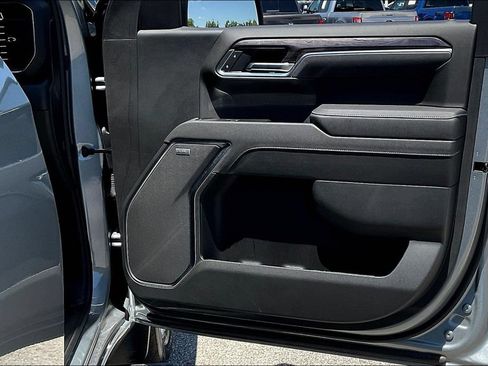 Used 2025 Chevrolet Silverado 1500 LTZ AWD/4WD image 20