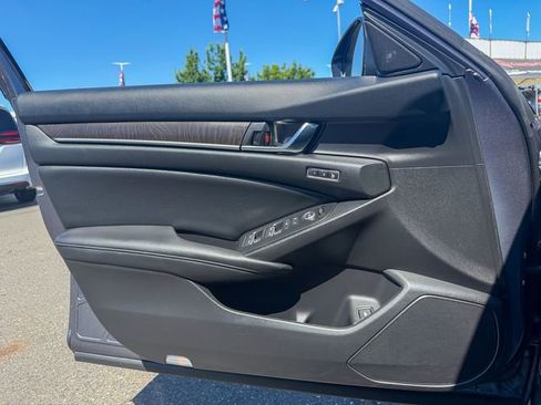 Used 2021 Honda Accord Touring image 14