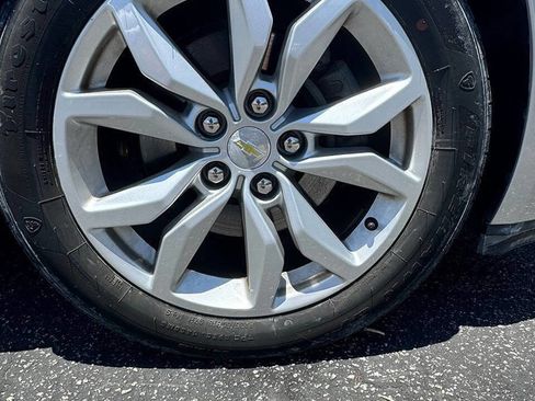 Used 2016 Chevrolet Impala LT FWD image 9