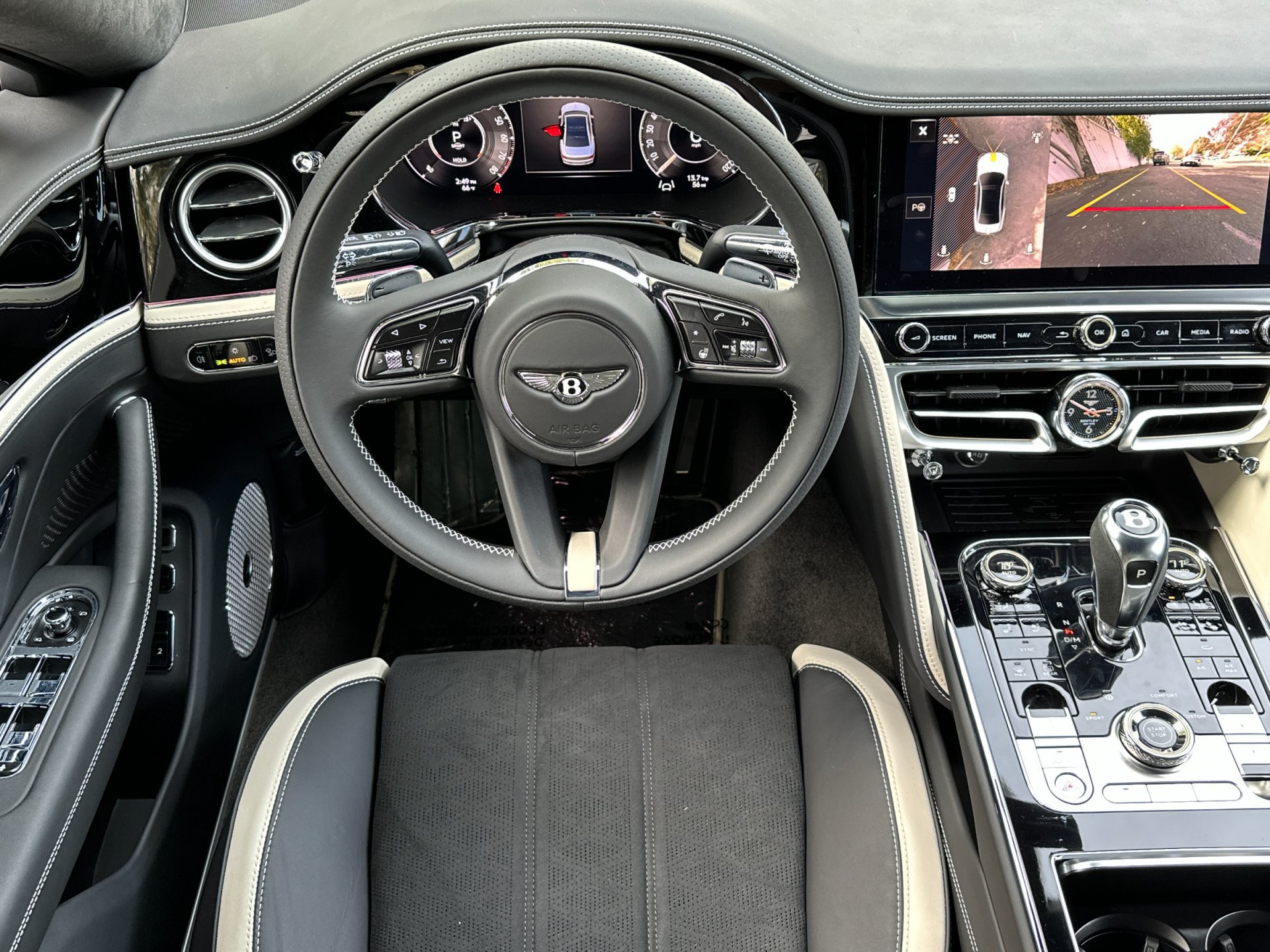 Used 2025 Bentley Flying Spur Plug-In Hybrid AWD/4WD image 16