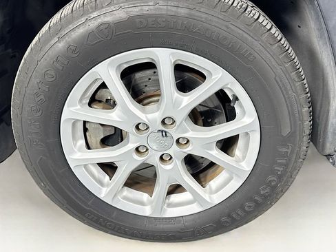 Used 2017 Jeep Cherokee Latitude w/ Comfort/Convenience Group image 41