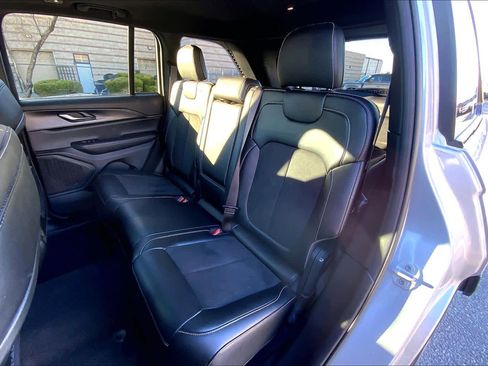 Used 2024 Jeep Grand Cherokee Altitude image 19