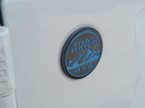 Used 2025 Jeep Wrangler Unlimited Sahara AWD/4WD image 9