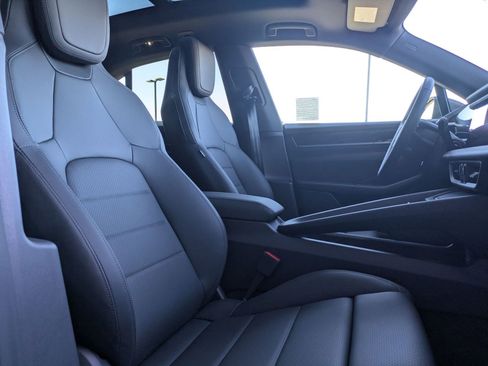 New 2025 Porsche Macan 4S Electric image 28