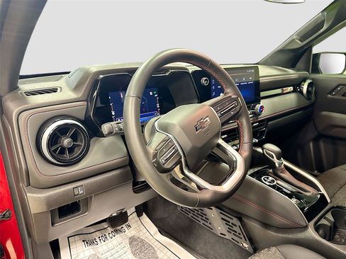 Used 2023 Chevrolet Colorado Z71 image 9