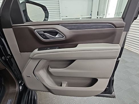 Used 2022 GMC Yukon XL SLT image 42