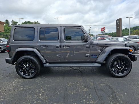 Used 2021 Jeep Wrangler Unlimited Sahara AWD/4WD image 7