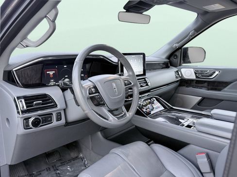 Used 2018 Lincoln Navigator Reserve w/ Technology Package image 29