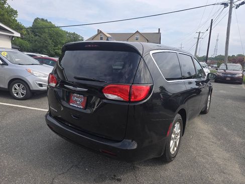 Used 2017 Chrysler Pacifica LX FWD image 8