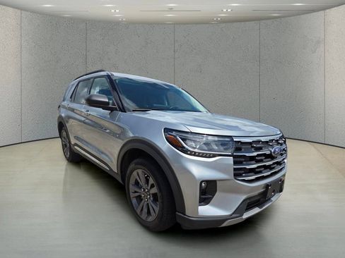 Used 2025 Ford Explorer Active w/ Active Comfort Package AWD/4WD image 7