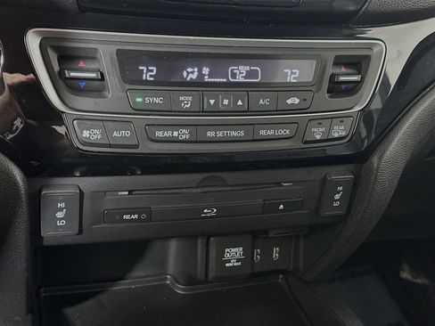 Used 2018 Honda Pilot Touring image 16