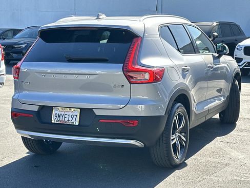 Certified 2025 Volvo XC40 B5 Core image 4