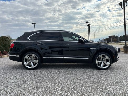 Used 2018 Bentley Bentayga Mulliner image 7